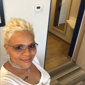 Meet your Posher, Tinika